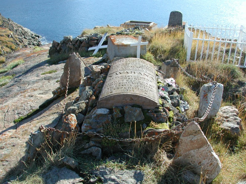 Navarana's grave